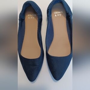Crown & Ivy Women's Navy Flats
